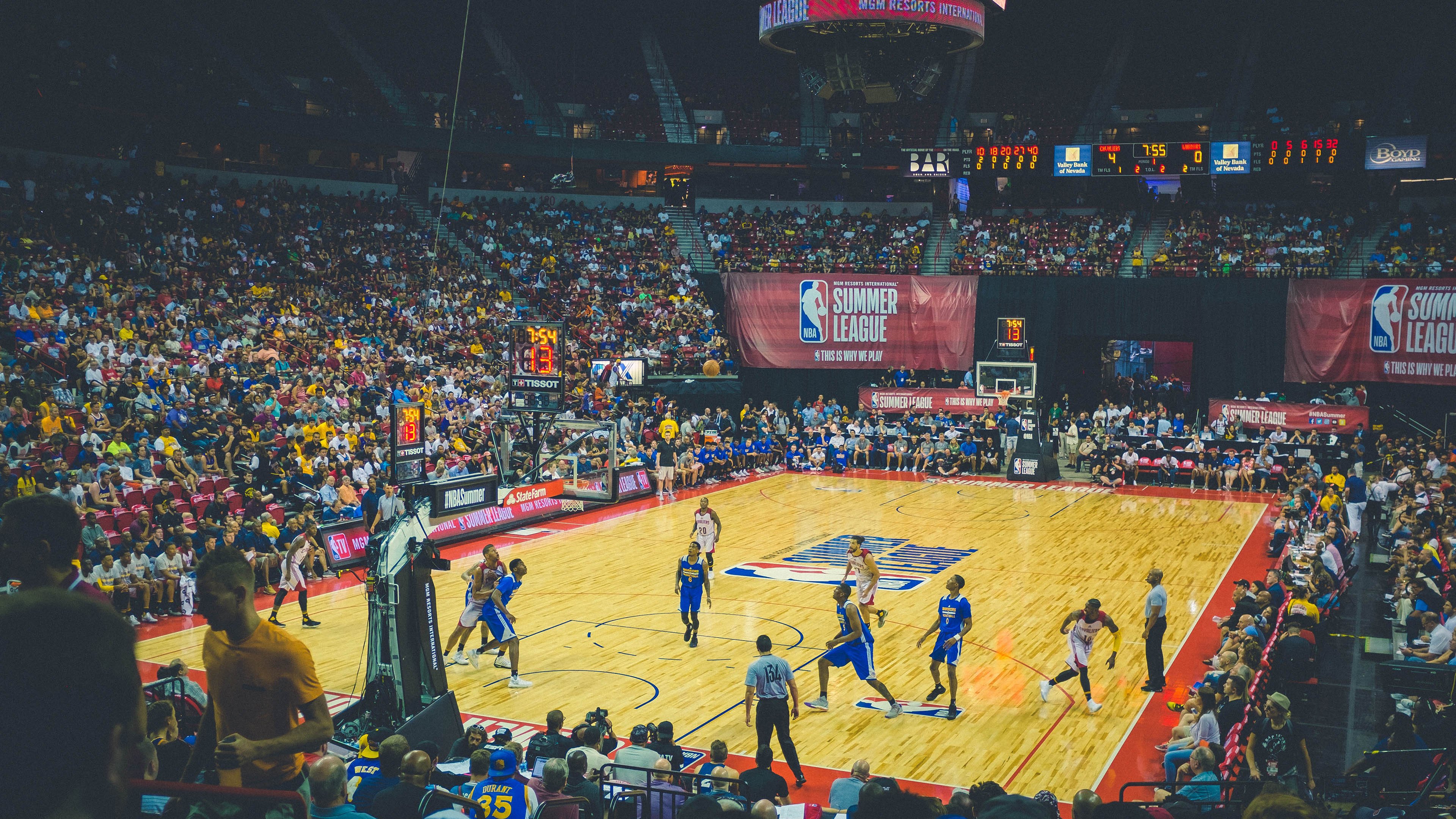 西甲：皇马在客场2-1逆转巴萨，夺冠希望愈发明朗，1314赛季西甲第29轮皇马对巴萨